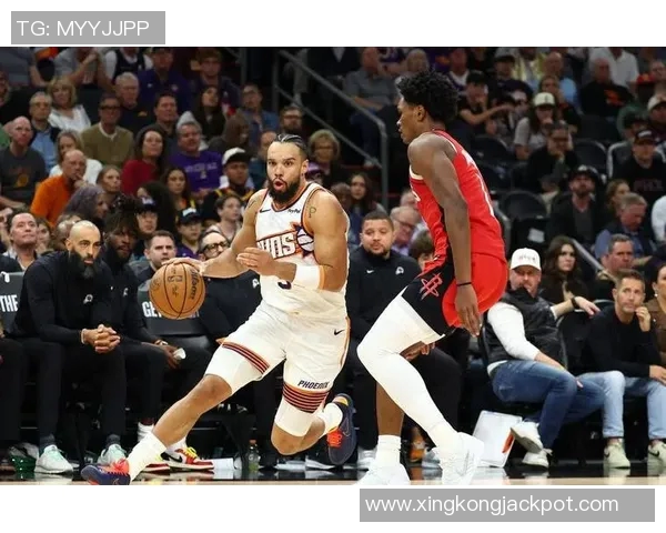 休斯敦球迷热爱狄龙他正展现全明星级别的精彩表现 休斯敦球迷热爱狄龙他正展现全明星级别的精彩表现