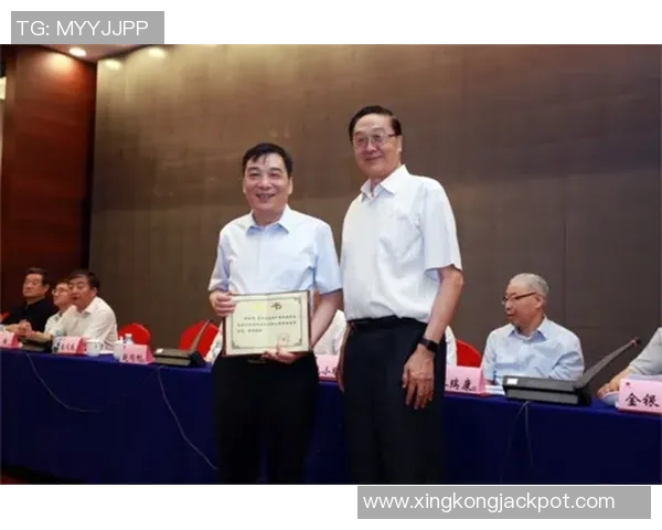 拉波尔塔与纳赛尔关系改善共同出席欧洲俱乐部协会大会引发关注 拉波尔塔与纳赛尔关系改善共同出席欧洲俱乐部协会大会引发关注