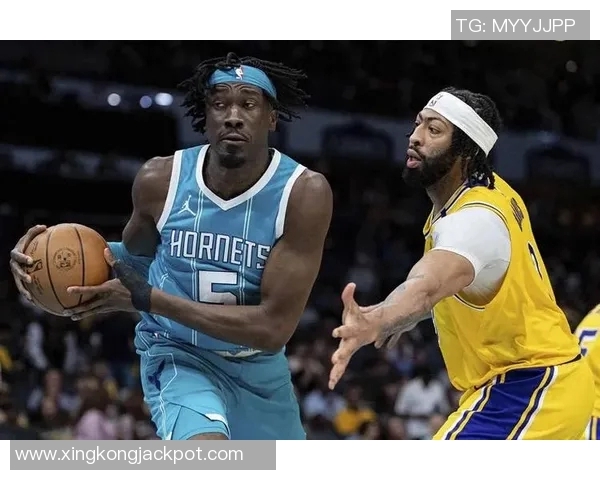 尼克史密斯谈黄蜂与湖人风格差异强调身体对抗的重要性 尼克史密斯谈黄蜂与湖人风格差异强调身体对抗的重要性