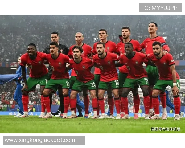 C罗双响助力球队连胜十场社交媒体分享成功秘诀与努力工作的重要性 C罗双响助力球队连胜十场社交媒体分享成功秘诀与努力工作的重要性