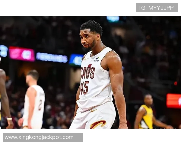 多诺万米切尔半场表现低迷仅得7分三分球全失状态堪忧