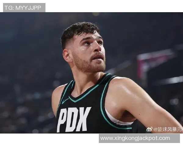 克林根状态回暖14分12板展现攻防实力篮下终结能力提升 克林根状态回暖14分12板展现攻防实力篮下终结能力提升