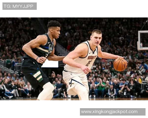 小里称字母哥与约基奇同级别能带大学女队在东部争雄