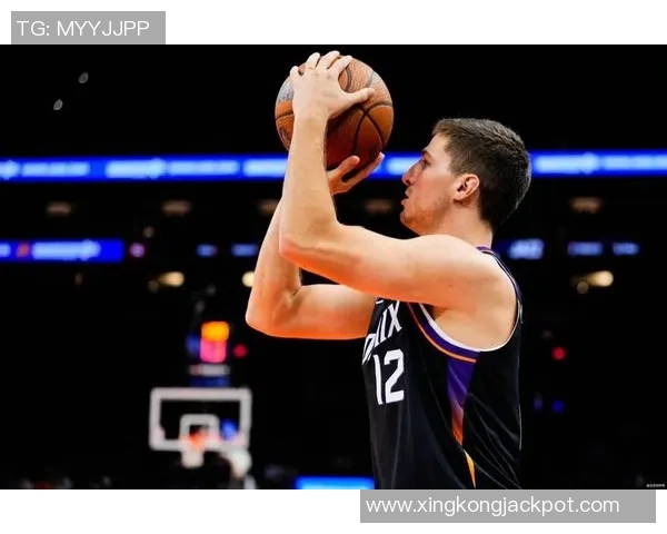 布克关键时刻失误频频21投仅中9分数难救主球队失利