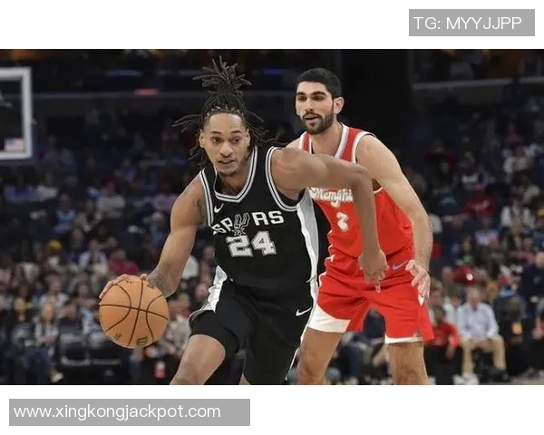 福克斯强调进攻篮板的重要性呼吁球队提升制造失误与转换进攻能力